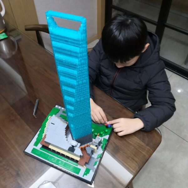 Lezi 8010 Architecture Shanghai World Financial Center Tree 3D Model Mini Diamond Blocks Bricks Building Toy for Children no Box 6