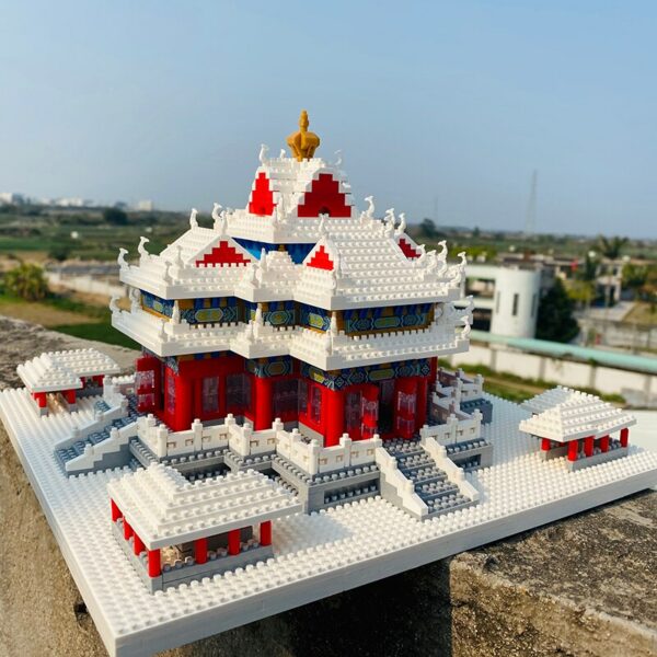 Lezi 8051 World Architecture Snow Imperial Palace Turret Tower DIY Mini Diamond Blocks Bricks Building Toy for Children no Box 4